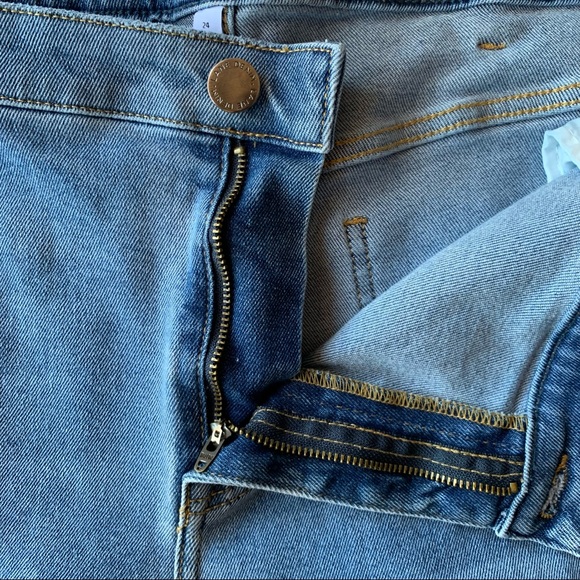 Straight leg distressed jeans - Picture 3 of 9